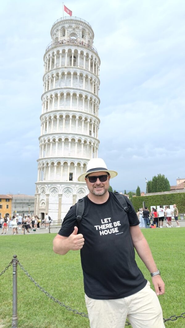 Let there be house in Pisa