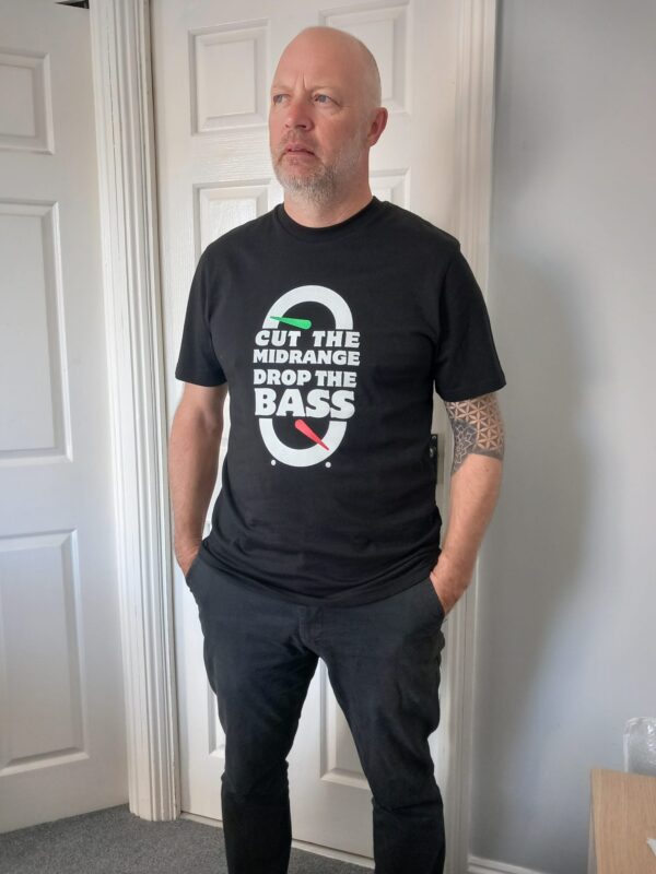 cut the mid tee customer